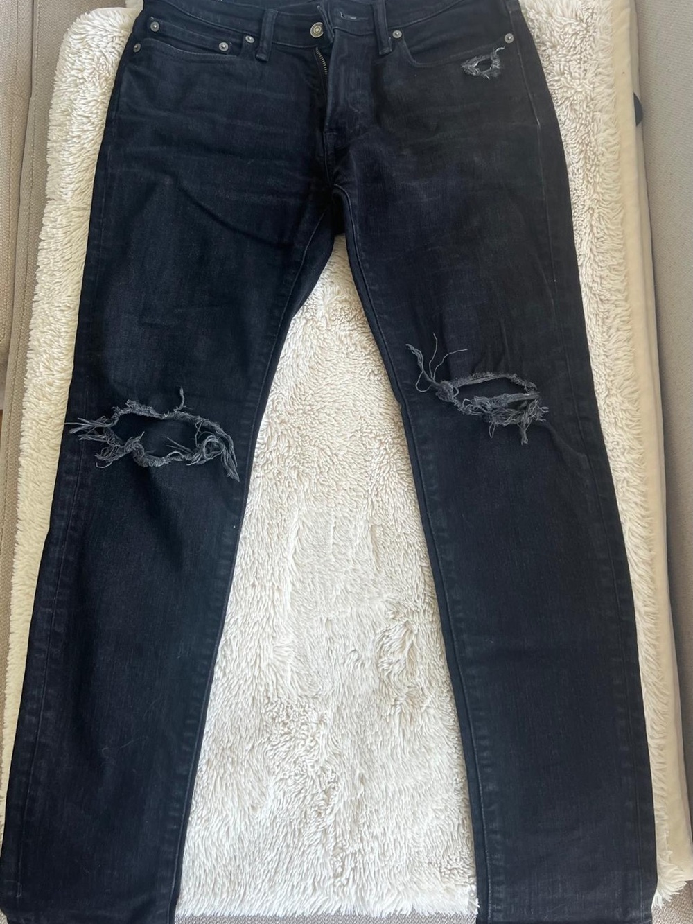Men’s Distressed Black Skinny Jeans